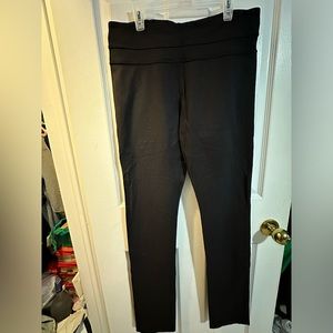Lululemon black leggings.
